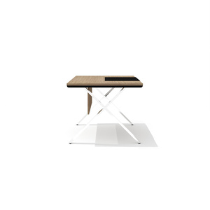 Стол руководителя с траверсом на металлическом каркасе