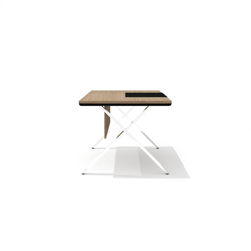 Стол руководителя с траверсом на металлическом каркасе