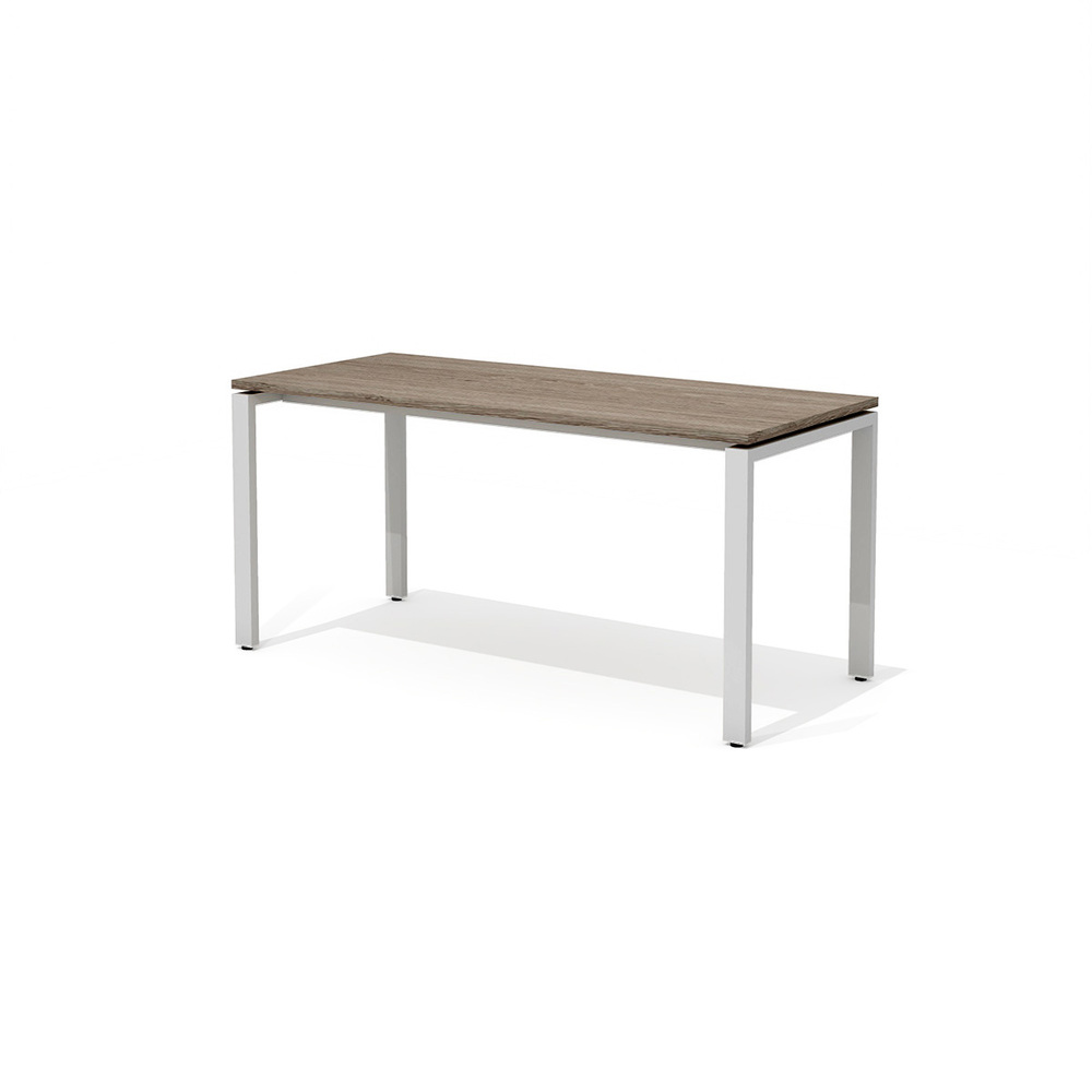 Стол прямой на металлокаркасе