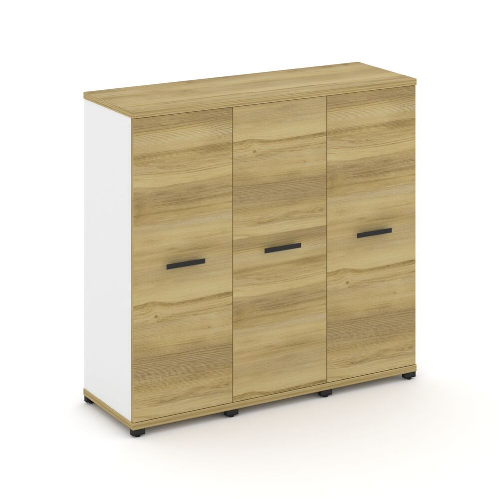 Шкаф три узкие секции, 3 ниши