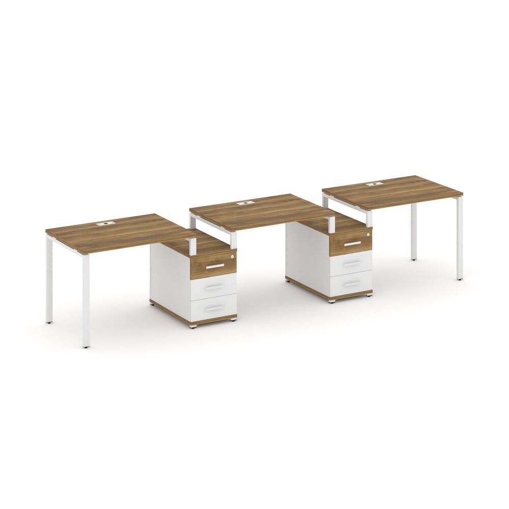 Рабочая станция на 3 места с двумя опорными тумбами