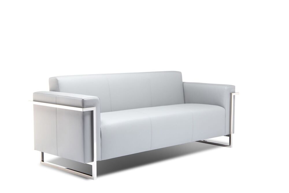 Диван трехместный