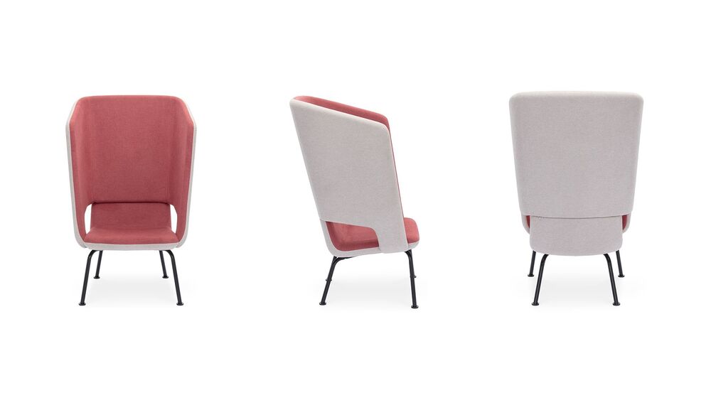 Кресло с высокой спинкой на ножках