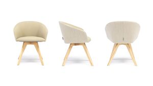 Кресло на деревянной крестовине