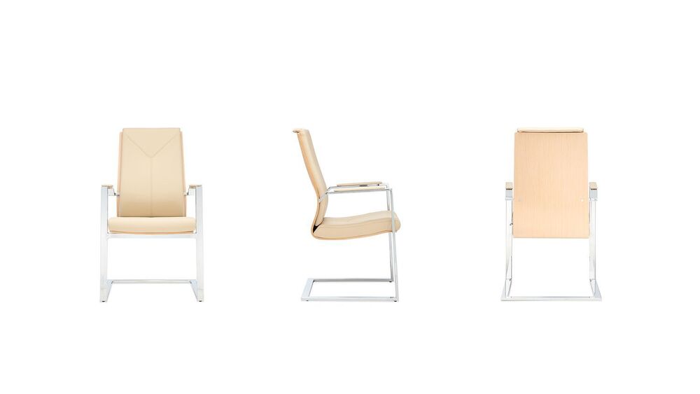 Кресло со средней спинкой на полозьях