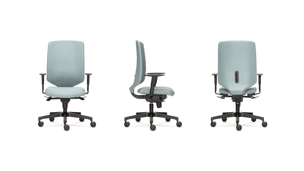 Кресло со средней спинкой (спинка обита)