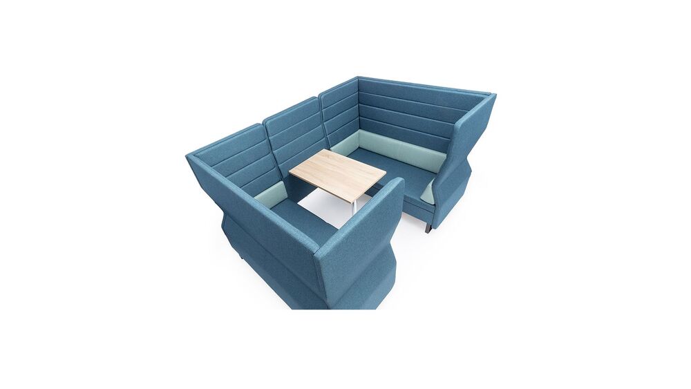 Акустическая кабина с трехместными диванами и столиком